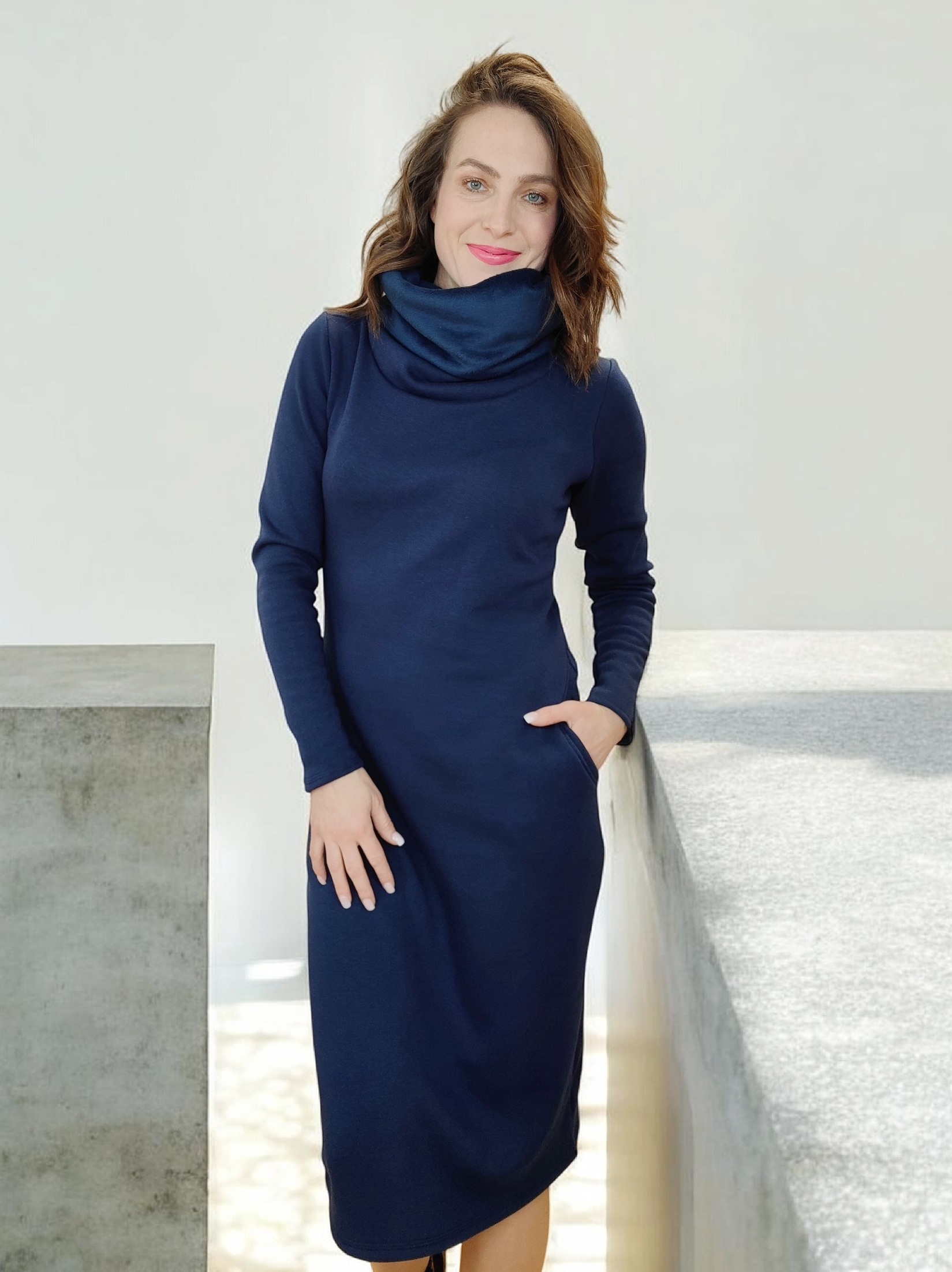 Tmavě modré rolákové šaty